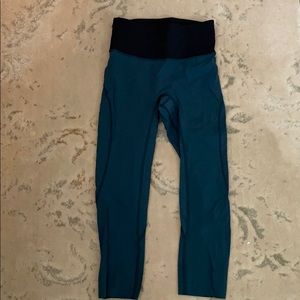 Black and blue lulu cropped leggings